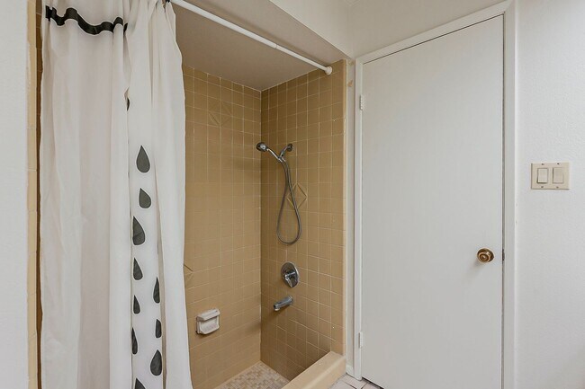 Building Photo - 85254! Four Beds with POOL!