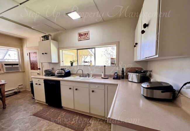 Building Photo - Charming 2 Bedroom 2 Full Bathroom Home Near Downtown Sonora!