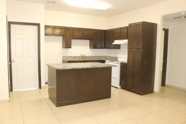 Building Photo - 3118 Garfield St