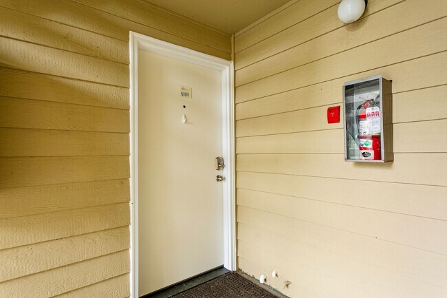 Building Photo - Cozy 2 bedroom, 2 bathroom condo- Federal Way Area
