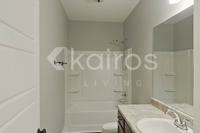 Building Photo - 295 Elm Way