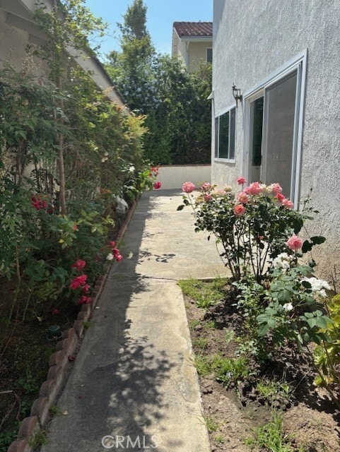 Building Photo - 18 Amistad