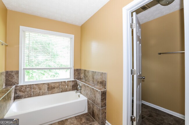 Building Photo - 4985 Diggers Way