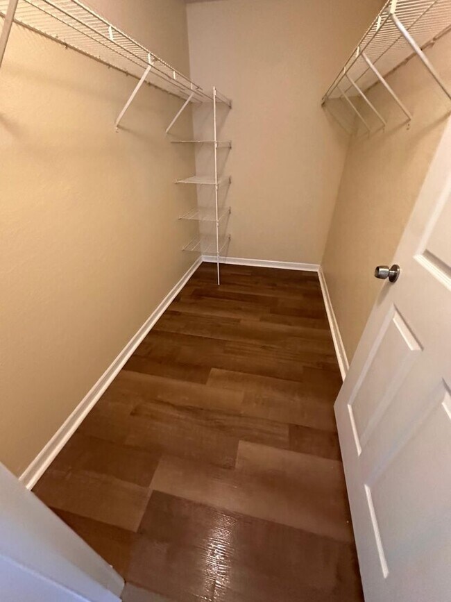 Building Photo - 13013 Mulberry Park Dr