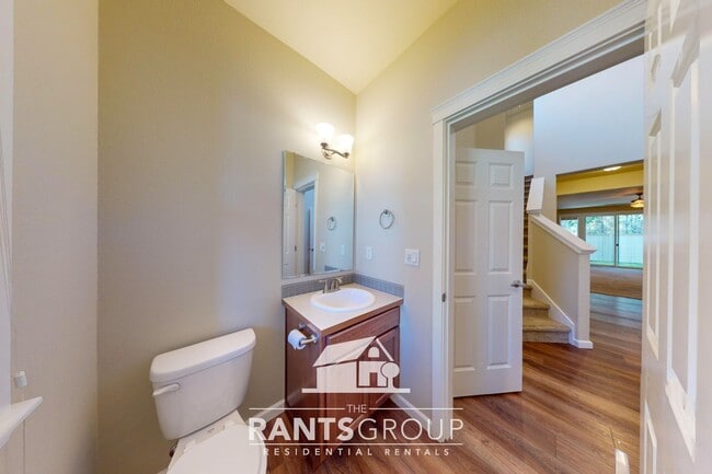 Building Photo - Beautiful 5 Bedroom 4 Bath Home in the sought after Golf Community with views of The Woodlands Co...