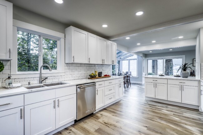 Building Photo - 1525 S Marine Dr