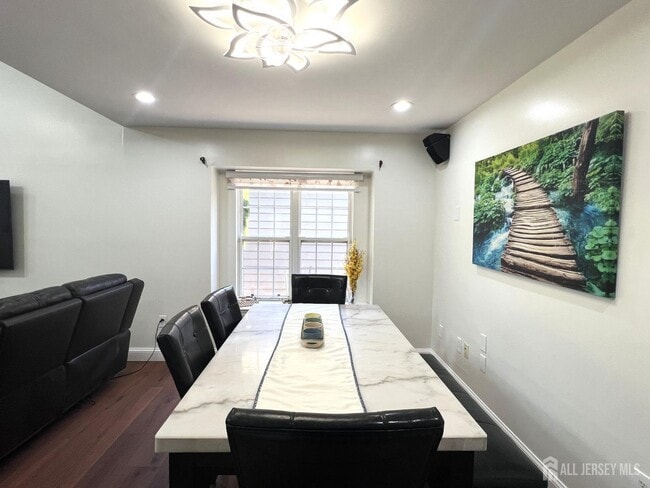 Building Photo - 10 Sawgrass Ct