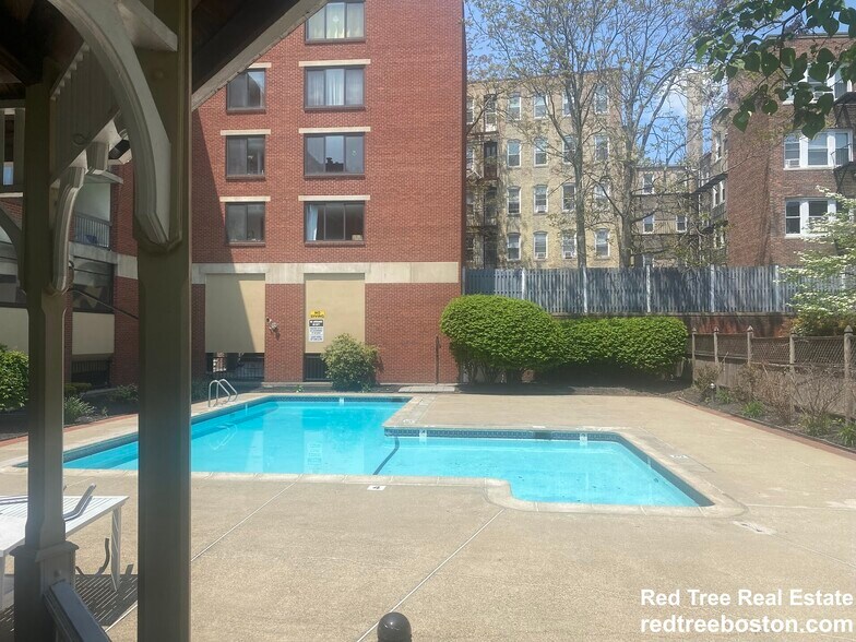 Building Photo - 85 Brainerd Rd