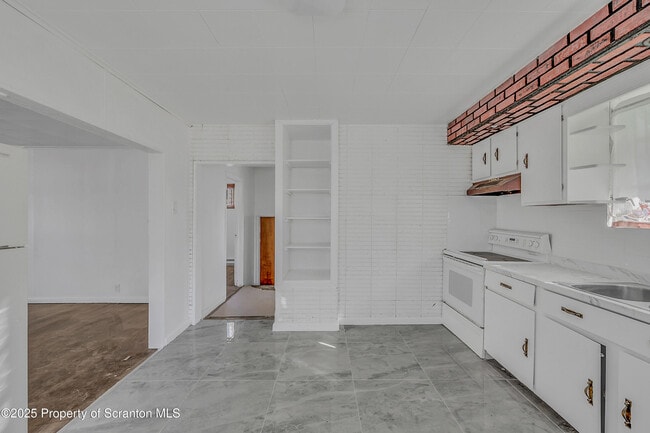 Building Photo - 53 Sobieski St