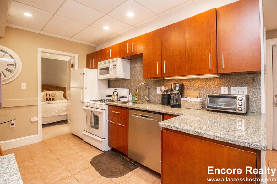 Building Photo - 1253 Beacon St