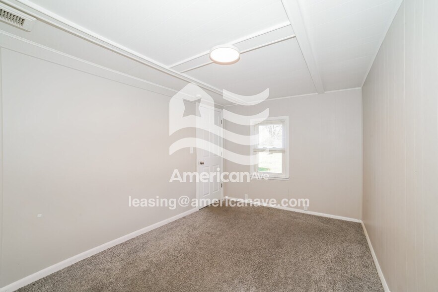 Building Photo - 2227 N Northcrest Dr