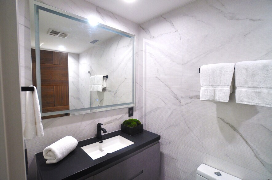 Building Photo - 838 California Ave