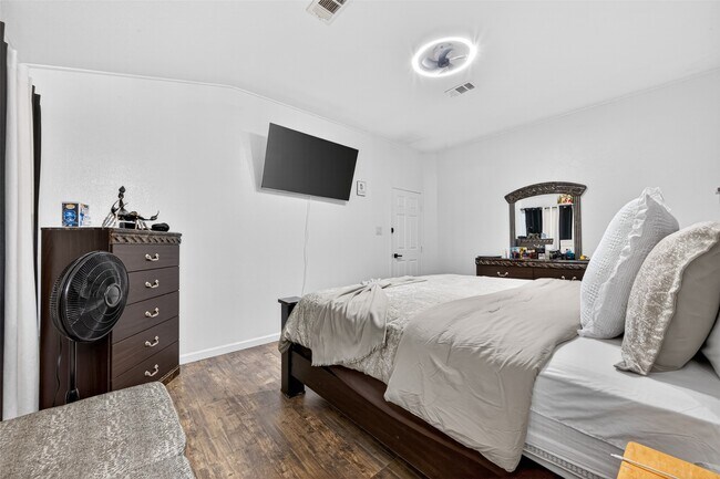 Building Photo - 14310 Royal Hill Dr