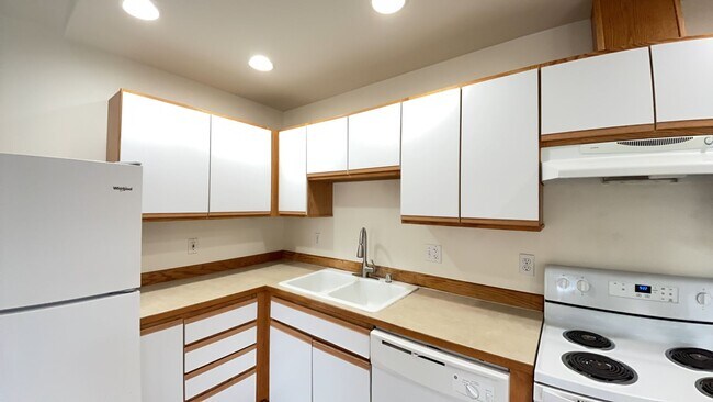 Building Photo - CM#4