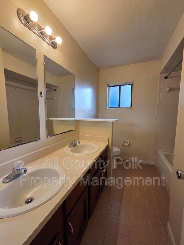 Building Photo - 265 Leelon Rd