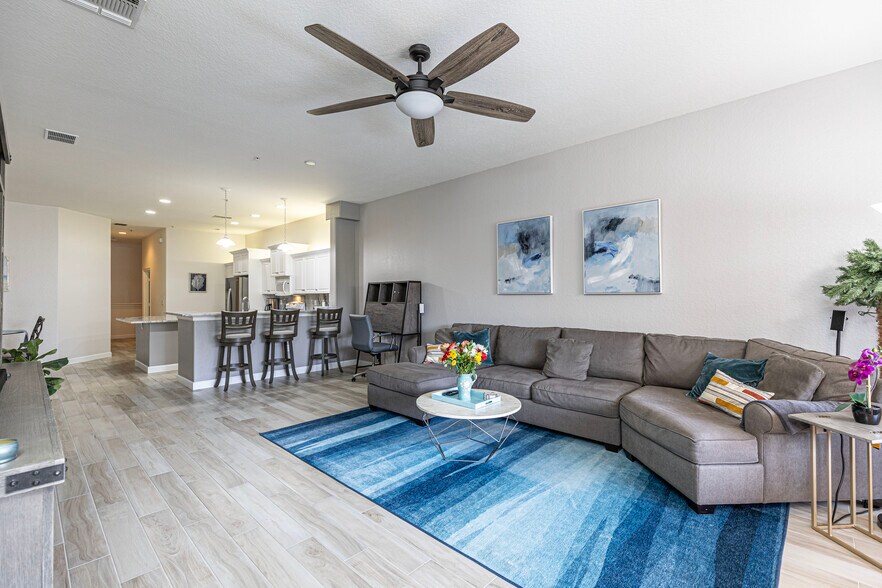 Building Photo - 8641 Piazza del Lago Cir