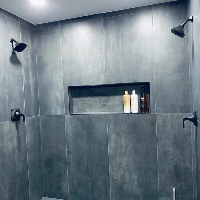 Master spa shower double shower heads - 8516 E Vernon Ave