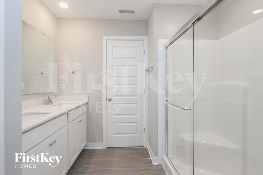 Building Photo - 2335 S Carlota Dr