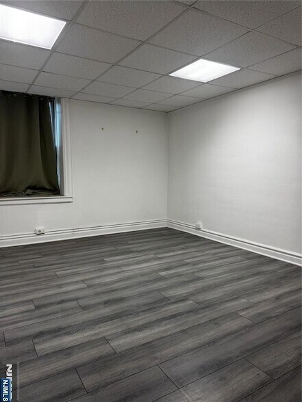 Building Photo - 250 Broad Ave