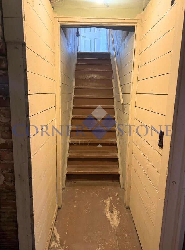 Building Photo - 1624 3rd St S