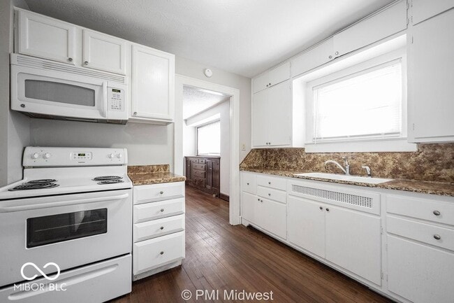 Building Photo - 4850 Hillside Ave