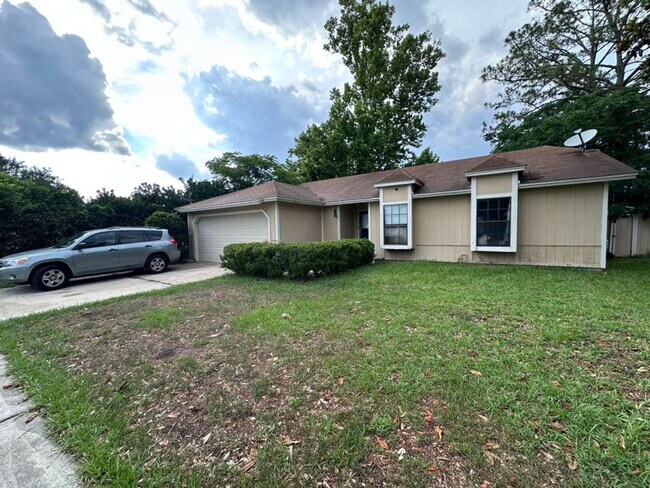 Building Photo - 8439 Everest Dr