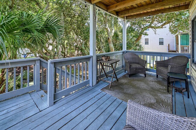 Building Photo - FULLY FURNISHED OFF-SEASON RENTAL STARTING MID-OCT
