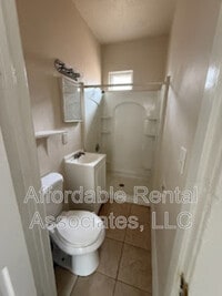 Building Photo - 505 W Maple St