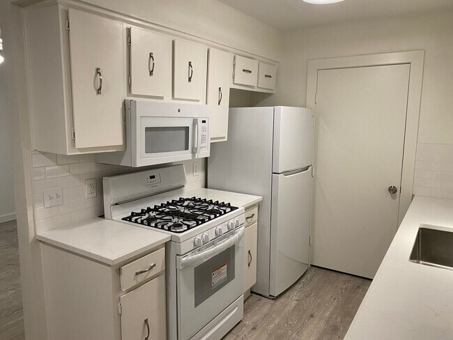 Building Photo - 2408 Burleson Ct
