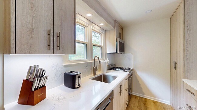 Building Photo - 41 Mountain Ave