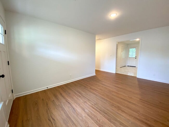 Building Photo - 4 bedroom, 2 bathroom in Southaven recentl...