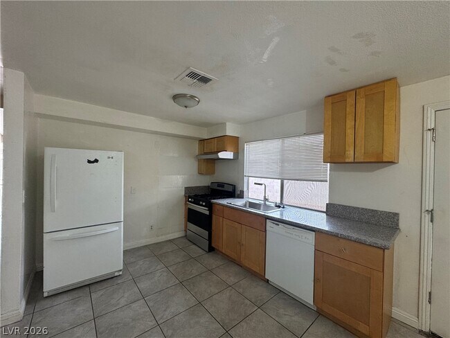 Building Photo - 6209 Meadowlark Ln