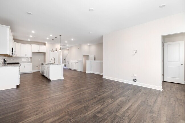 Building Photo - Available 08/15! Spacious Townhome in Prime Andrew Chapel Community