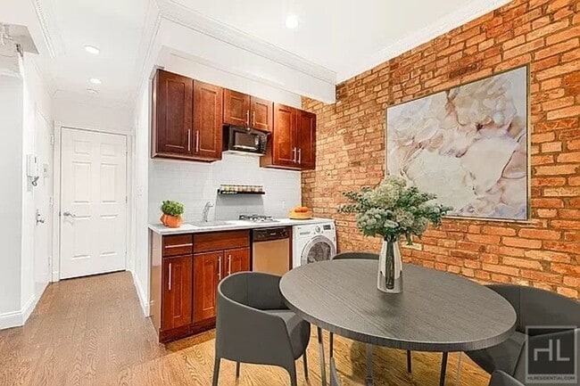 Building Photo - EAST 9 STREET