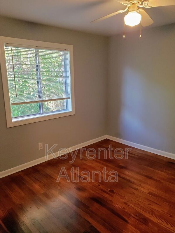 Building Photo - 1596 Line Cir