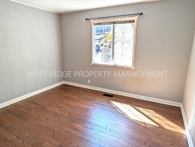 Building Photo - 4884 Lamont Way