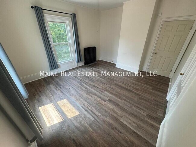 Building Photo - 147 Essex St