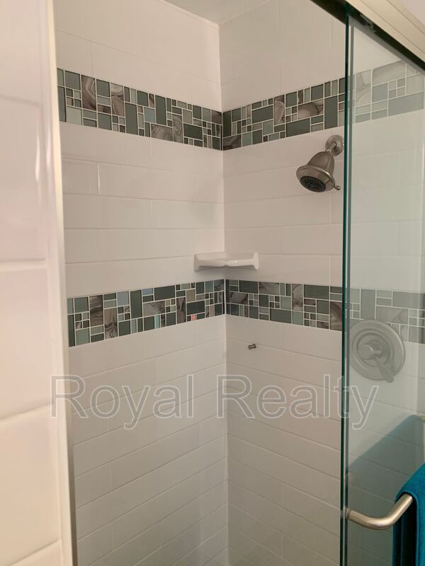 Building Photo - 425 Ena Rd