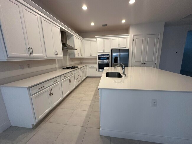 Building Photo - 12465 SW Crystal Cv Dr