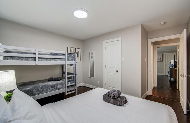 Building Photo - 4749 Benning Dr