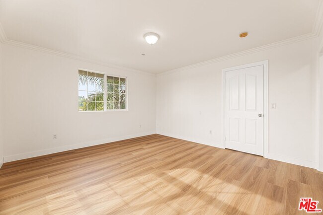 Building Photo - 11738 Valley View Ave