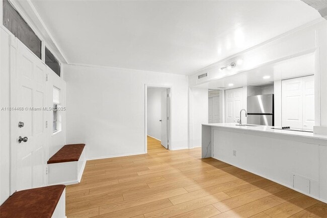 Building Photo - 15007 Coconut Ct