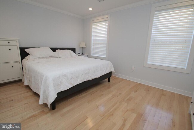 Building Photo - 703 S 17th St