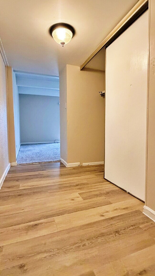 Building Photo - TOTALLY REFURBISHED 2 Bed 2 Bath Condo in Woodstream Falls. NEW Paint NEW Carpet & Flooring. Spac...