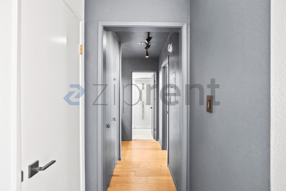 Building Photo - Unit 454