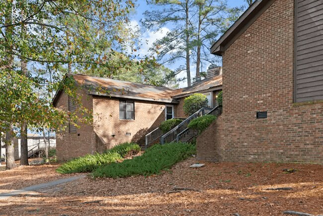 Building Photo - 2-Bedroom, 2-Bath Apartment in Fayetteville – Spacious Layout & Great Location!
