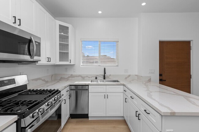 Building Photo - 6704 Saranac St