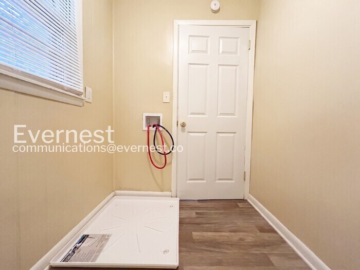 Building Photo - 3460 Estes Dr
