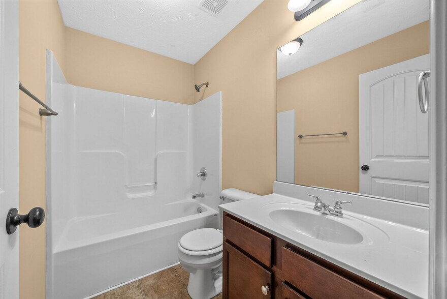 Building Photo - 2260 McCormick Ln