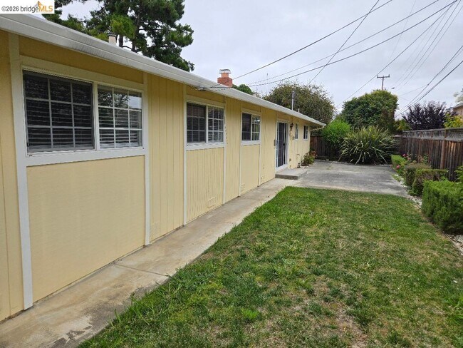 Building Photo - 40725 Capa Dr
